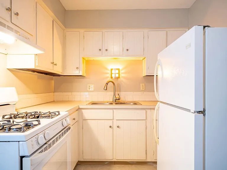 311 E Jenkins Ave #A — Photo 2