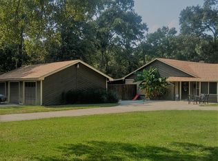 218 Woodland Dr, Conroe, TX 77301