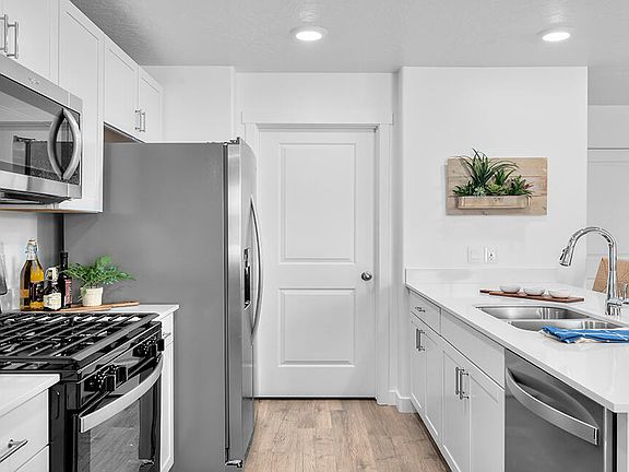 4th image of 3260 E Elkhorn Ln Unit 2019