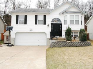1020 Fenton Park Dr, Fenton, MO 63026