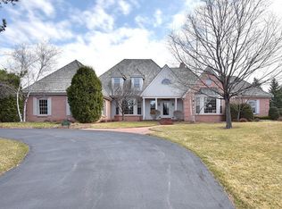 11420 N Stonefield Ct, Mequon, WI 53092