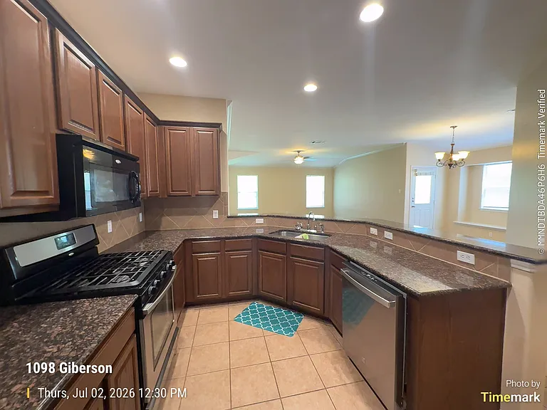 1098 Giberson Way — Photo 2