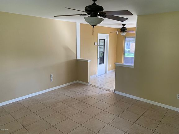 3rd image of 1396 Dexter Dr N
