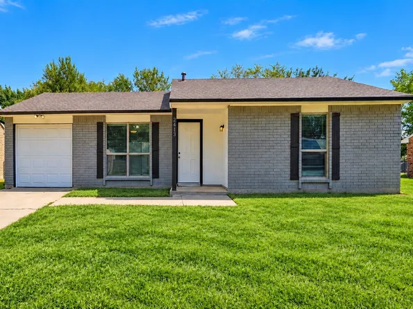 2413 Navasota Cir, Fort Worth, TX 76131