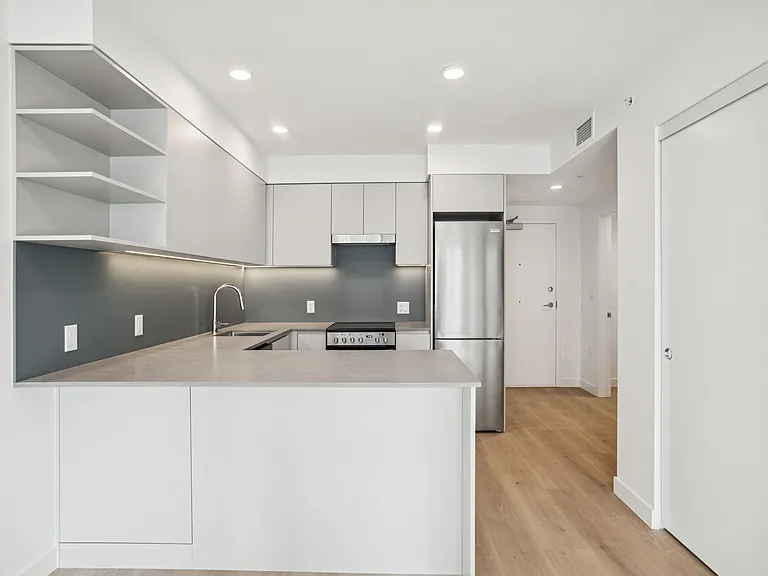 5670 Cambie St — Photo 37