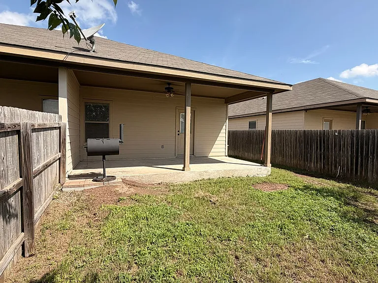 708 Saengerhalle Rd — Photo 26