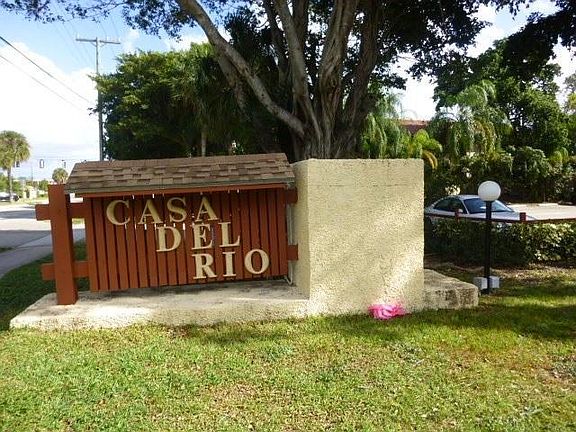 Entrance to Casa Del Rio off NW 20th St, just east of FAU