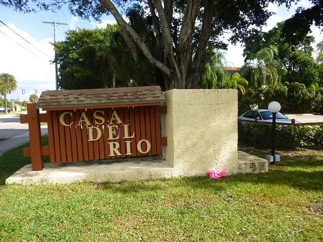 Entrance to Casa Del Rio off NW 20th St, just east of FAU - 480 NW 20th St #203