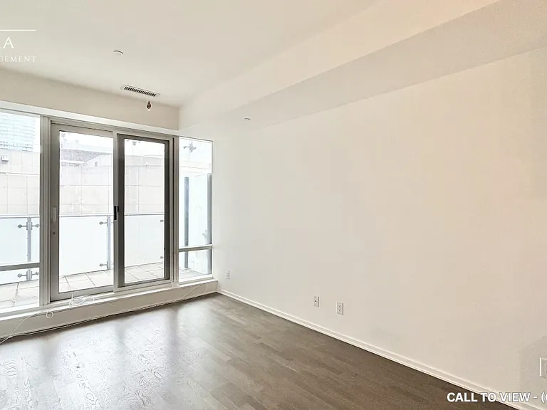 1 Bloor St E #524 — Photo 3