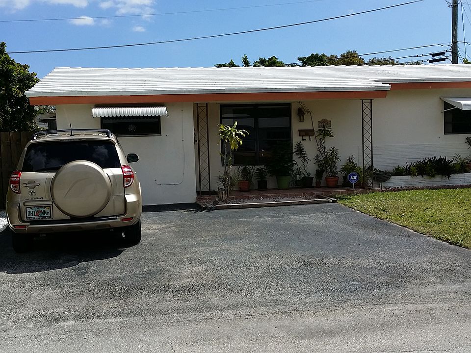 1st image of 2608 NE 9th Ter