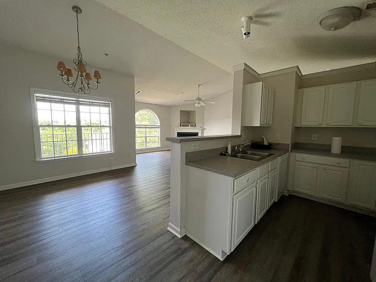 933 Scholastic Ct — Photo 4