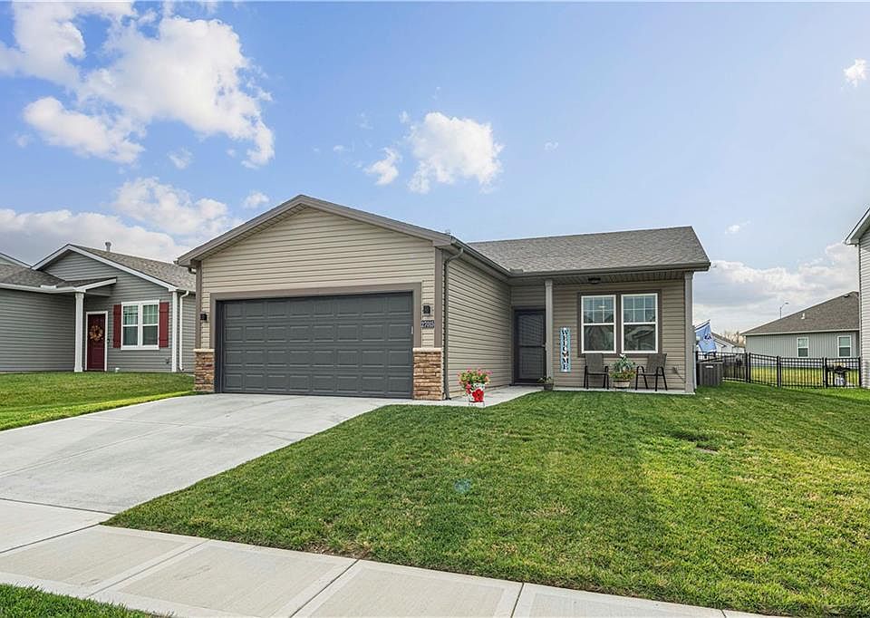 1st image of 27015 E Cedar Grove Dr