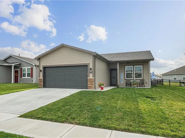 27015 E Cedar Grove Dr, Lake Lotawana, MO 64086