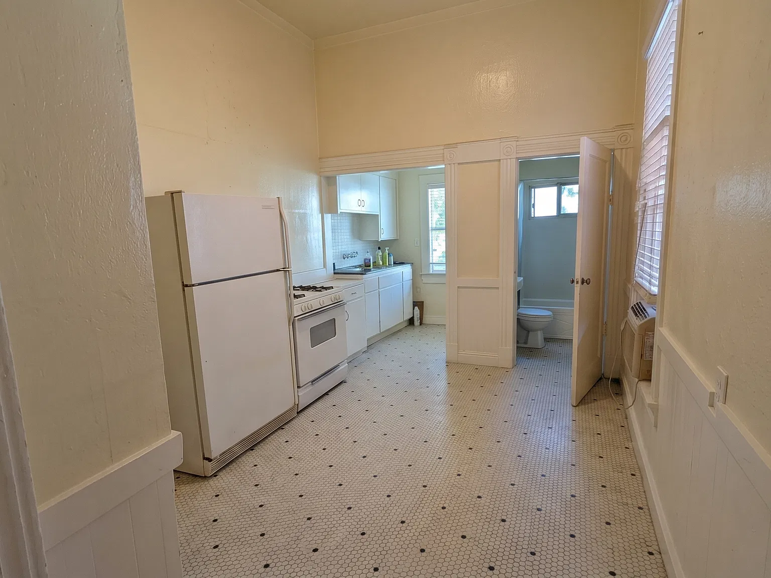 Studio, 412 sqft, $1,295 — Photo 2