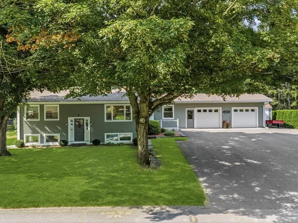 6 W Park Dr, Easthampton, MA 01027