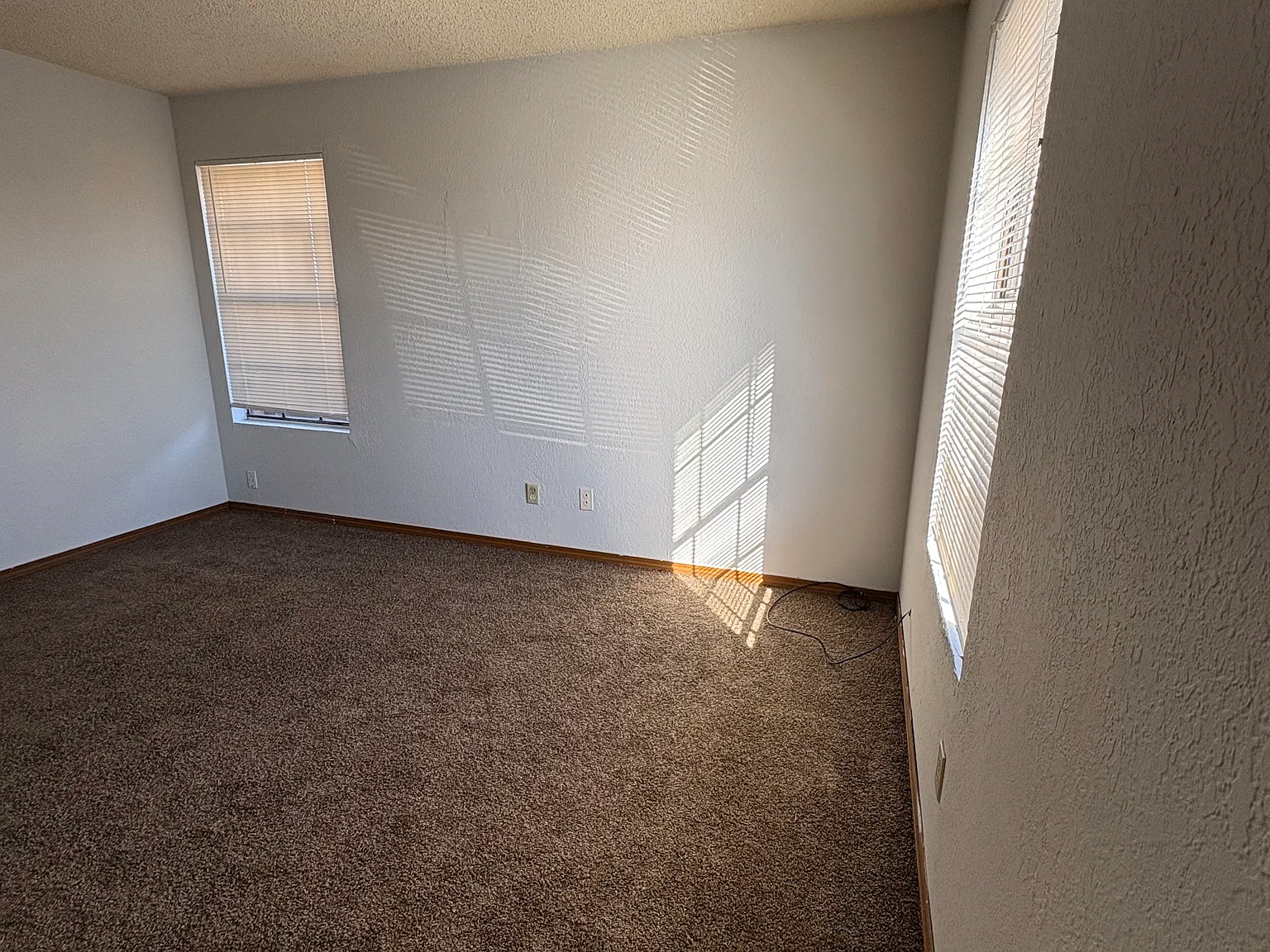 2 bed, 700 sqft, $920 — Photo 2