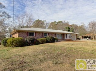 5864 Lakeshore Dr SE, Mableton, GA 30126
