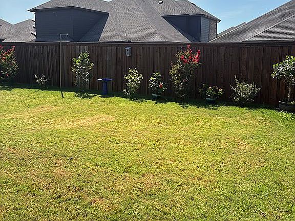5th image of 1919 Huron Dr