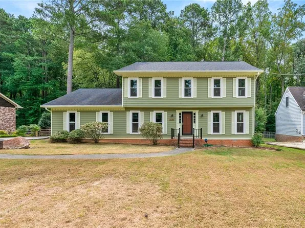 5172 Clearwater Dr, Stone Mountain, GA 30087
