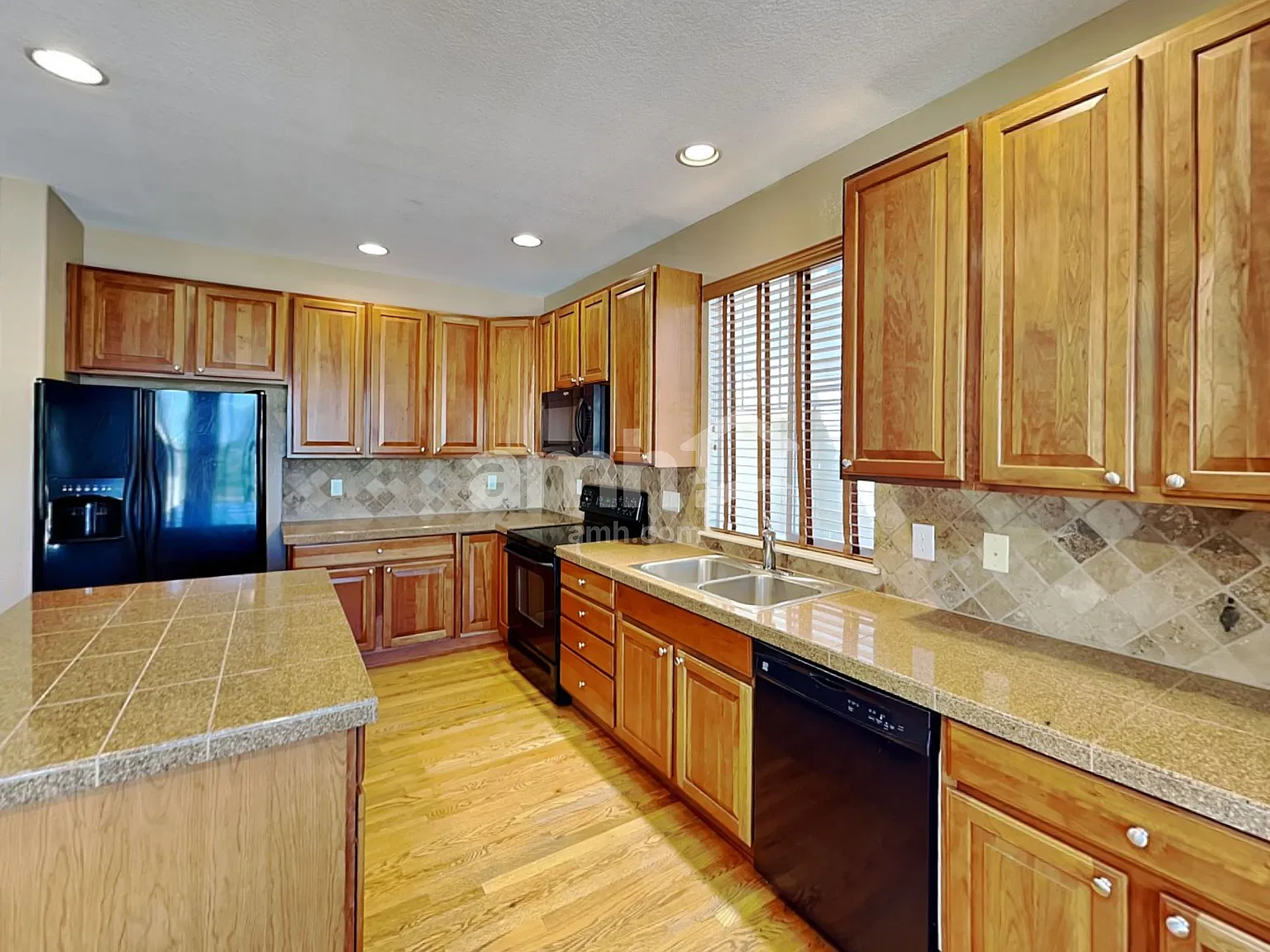 4 bed, 3.0 bath, 2430 sqft, $3,415 — Photo 3