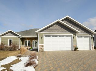 188 Desiree Dr, Grand Forks, ND 58201