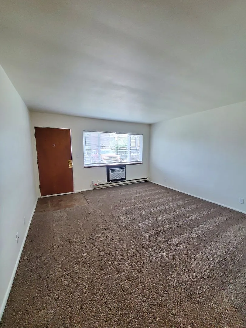 1 Bedroom Apartment-September rent FREE! — Photo 3