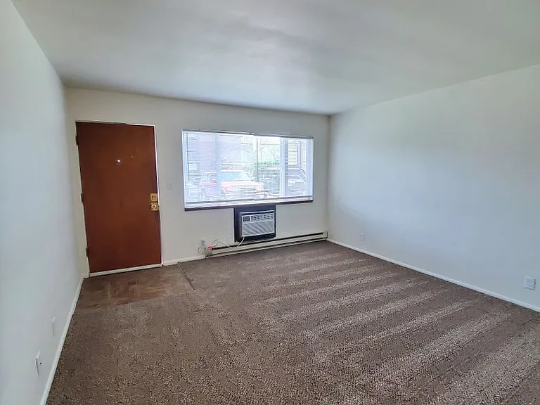 615 S Alder St #3 — Photo 3