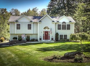 61 Joshua Dr, Bloomingburg, NY 12721
