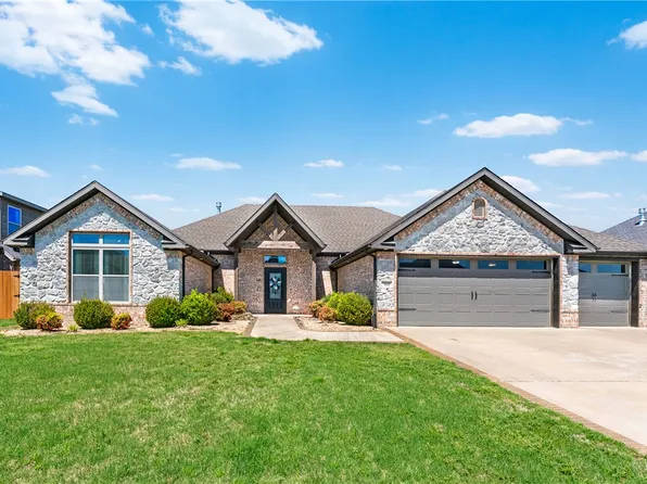 410 Chaparral St, Centerton, AR 72719