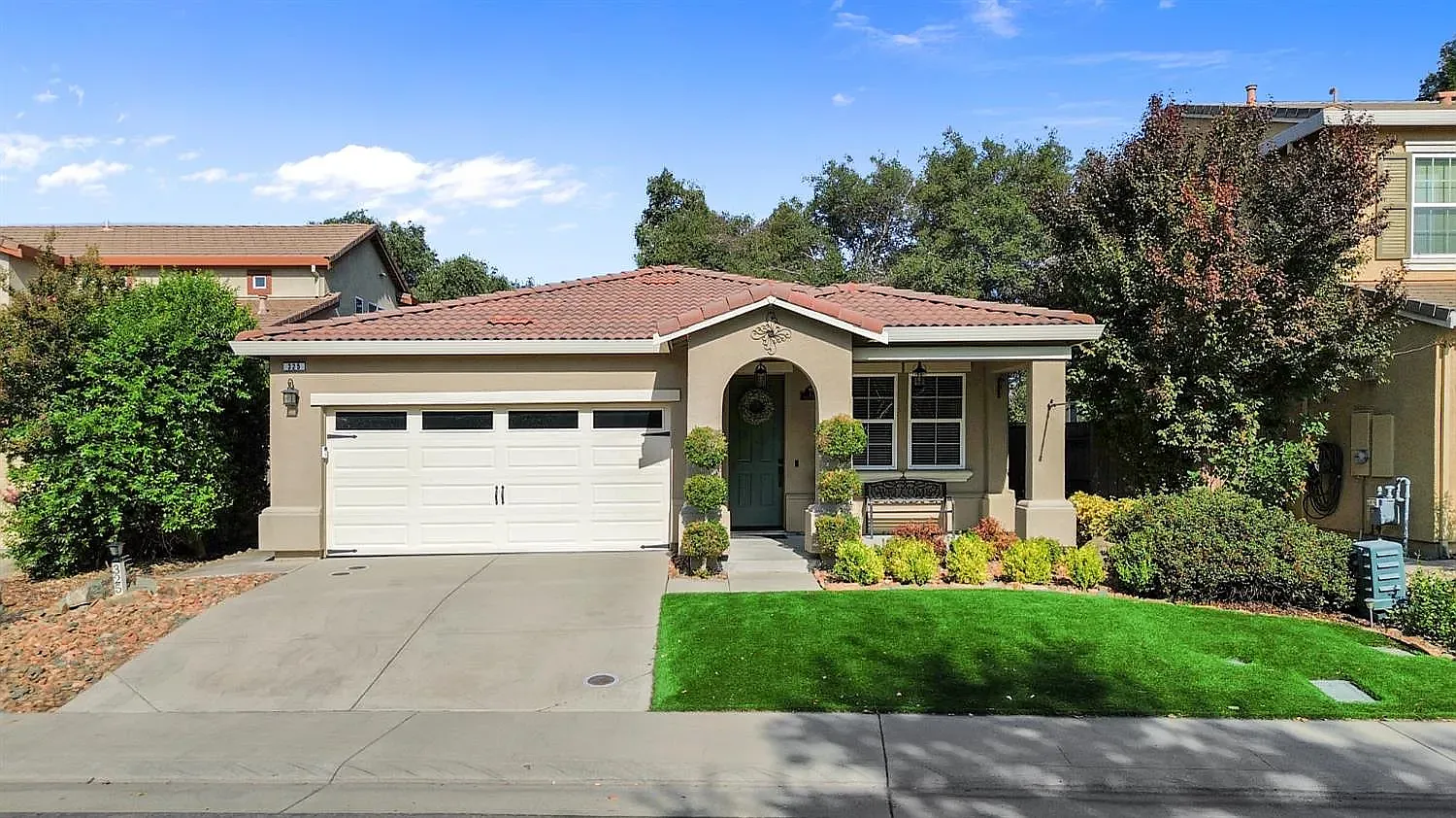 325 Indian Runner Ct — Photo 1