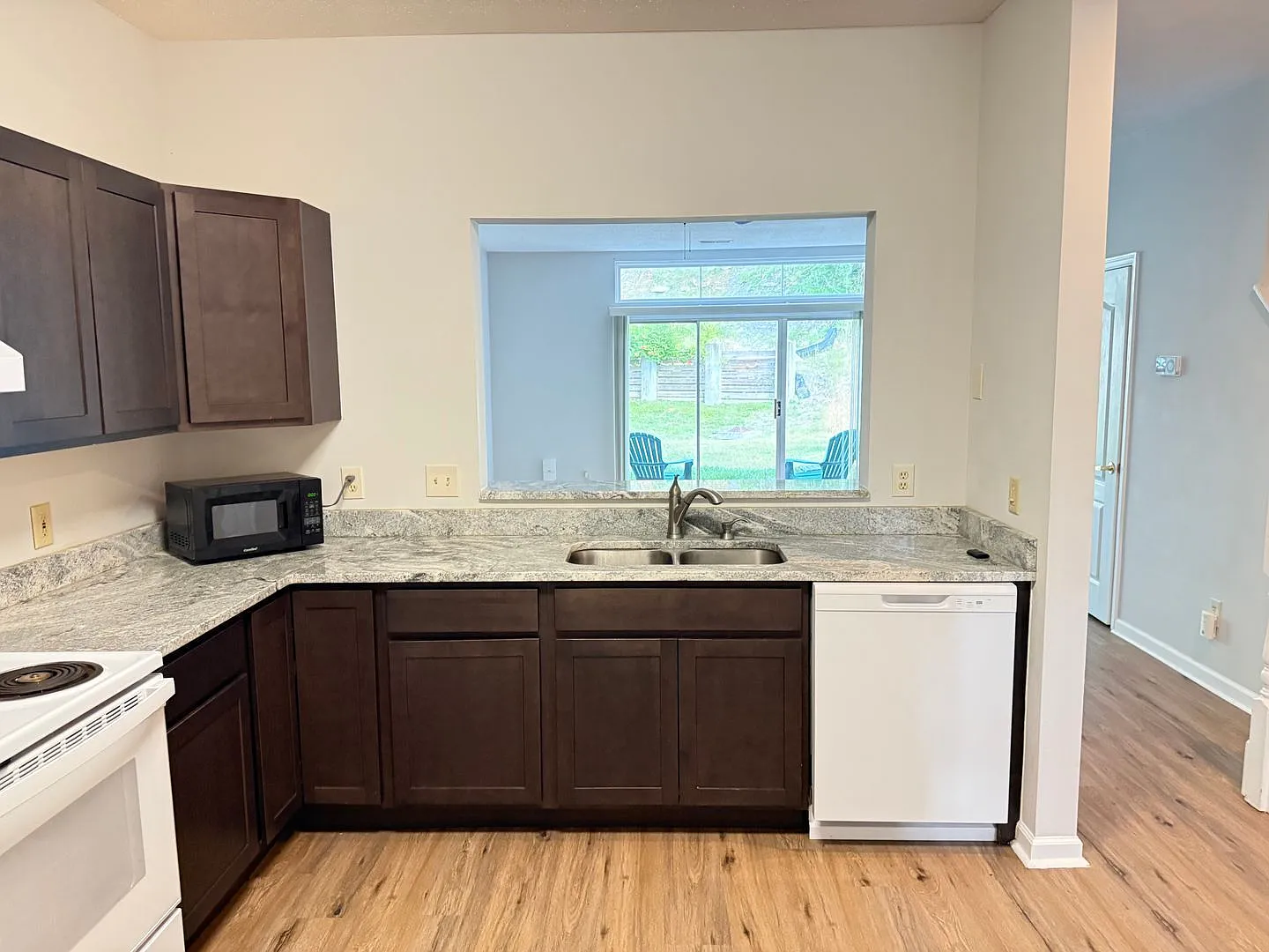 2 bed, 2.5 bath, 1800 sqft, $1,795 — Photo 4