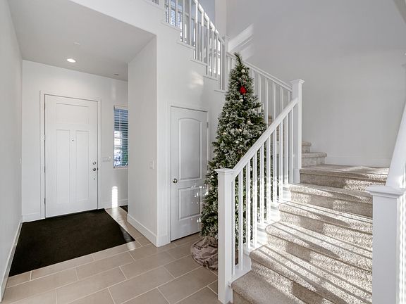 4th image of 1042 Beaver Pond Loop