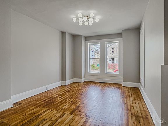 4th image of 1421 Chase Ave