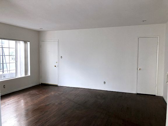 3rd image of 3419 Club Dr APT 6