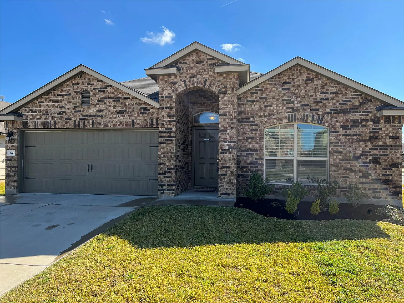 3 bed, 2.0 bath, 1557 sqft, $1,750 — Photo 1