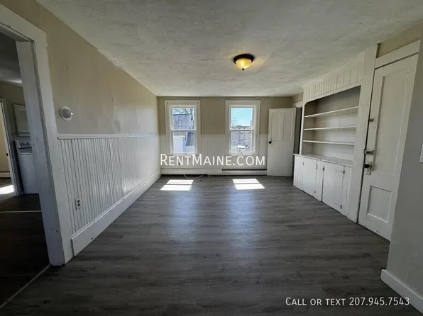 24 Green St APT 4, Winthrop, ME 04364