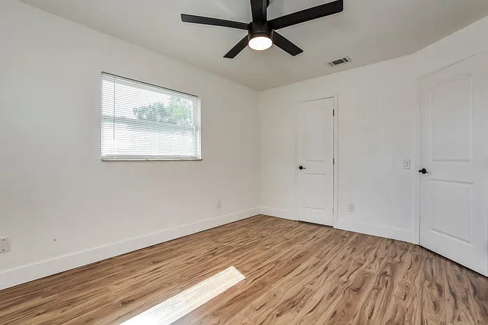 744 Forester Ave — Photo 17