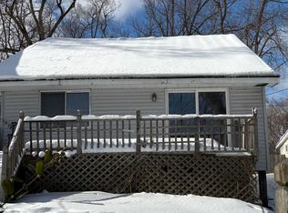 4031 Hillcrest Dr, Highland, MI 48356