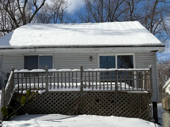 4031 Hillcrest Dr, Highland, MI 48356