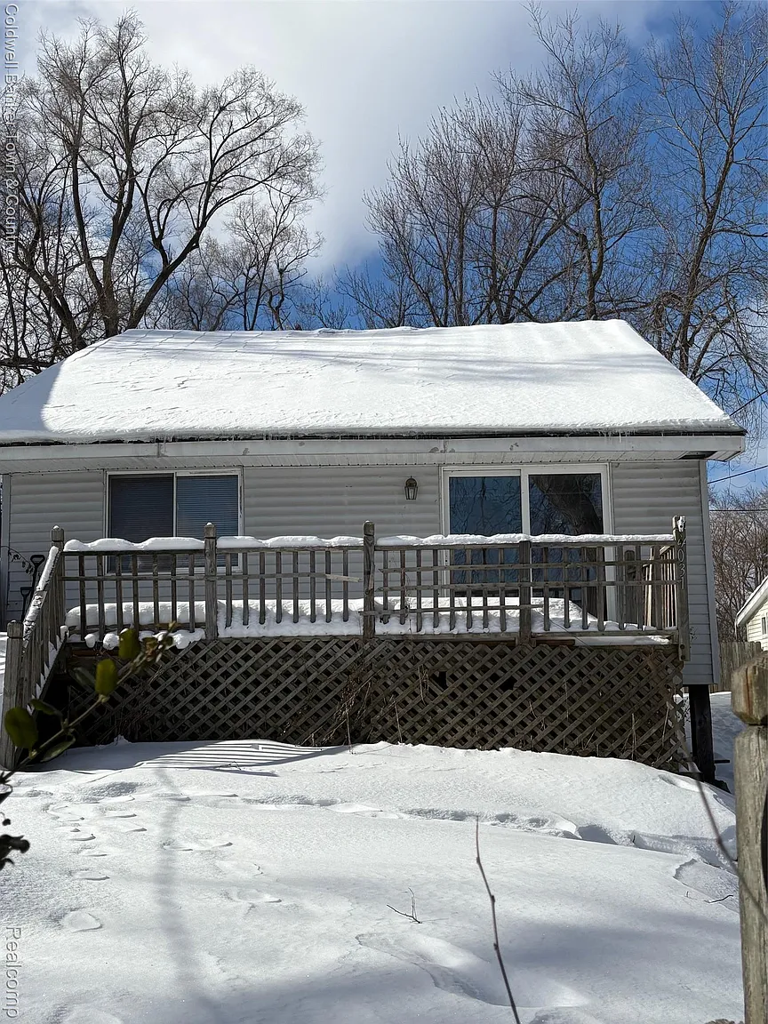 4031 Hillcrest Dr photo 1