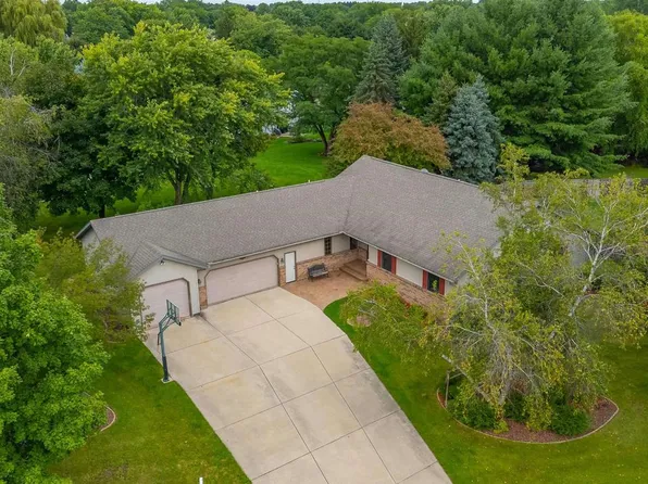 106 Wildwood Drive, Columbus, WI 53925