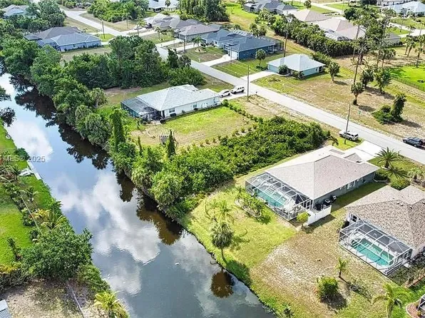 150 Albatross Rd, Rotonda West, FL 33947