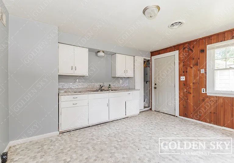 3120 S Monroe St — Photo 5