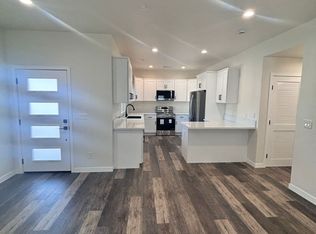 Stunning 3 Bed/2 Bath Residence In Chula Vista! $3,595/Mo, Chula Vista, CA 91910