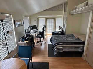 1732 Green St APT 3R, Philadelphia, PA 19130