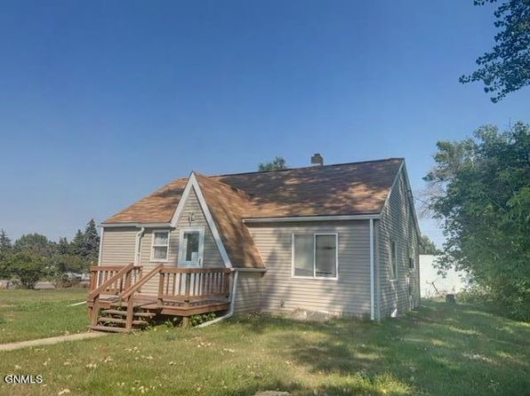 328 5th St NE, Watford City, ND 58854