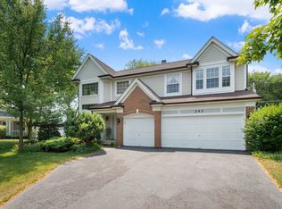 242 Lenox Ln, Mundelein, IL