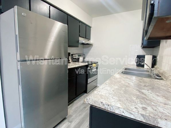 203 N Charleston Blvd APT 2