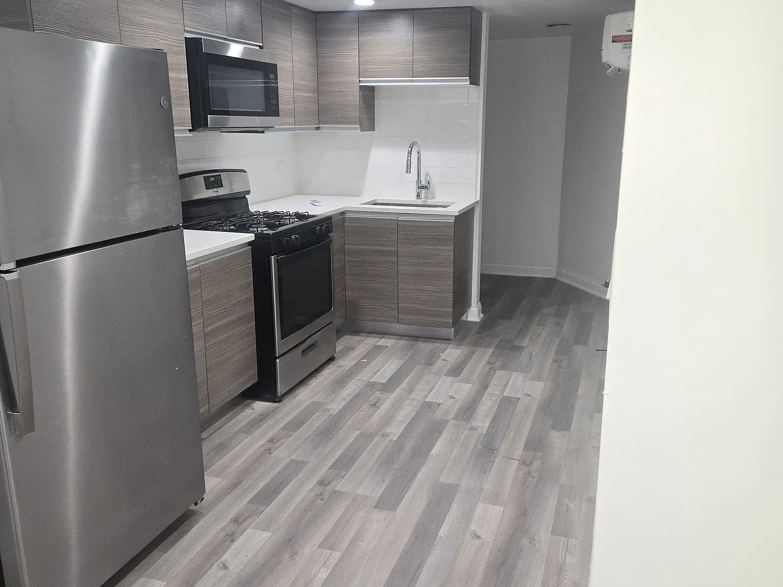2 bed, 850 sqft, $1,950 — Photo 4