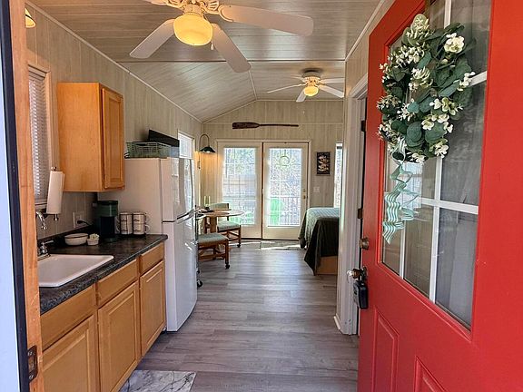 4th image of 125 Pebble Dr